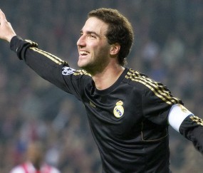 开云体育世界杯-季后赛抢七之夜，库里关键节点连续得分，勇士王朝的孤胆绝唱