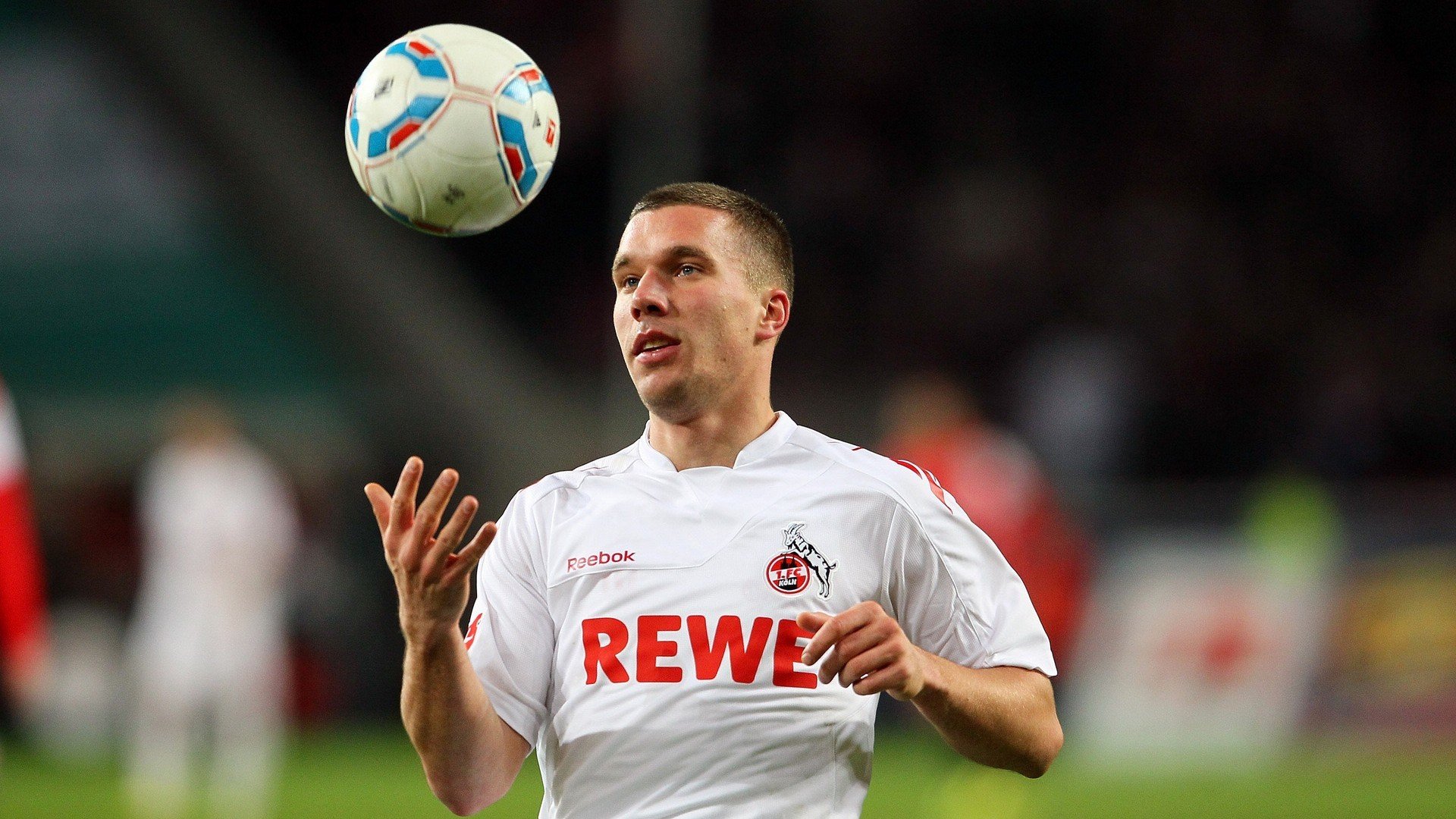 赛道与绿茵场，当F1年度争冠遇上加纳的巴西生死战