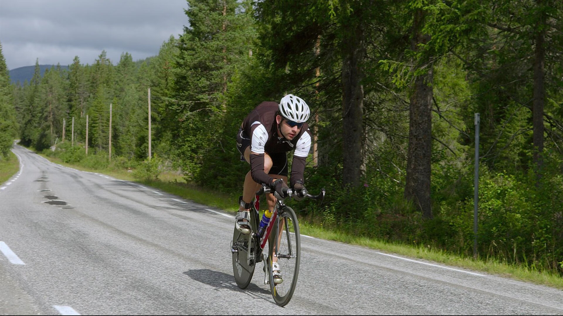 奥纳纳的凝视，当米兰红黑遇上塞维利亚的烈焰，一个门将如何定义关键